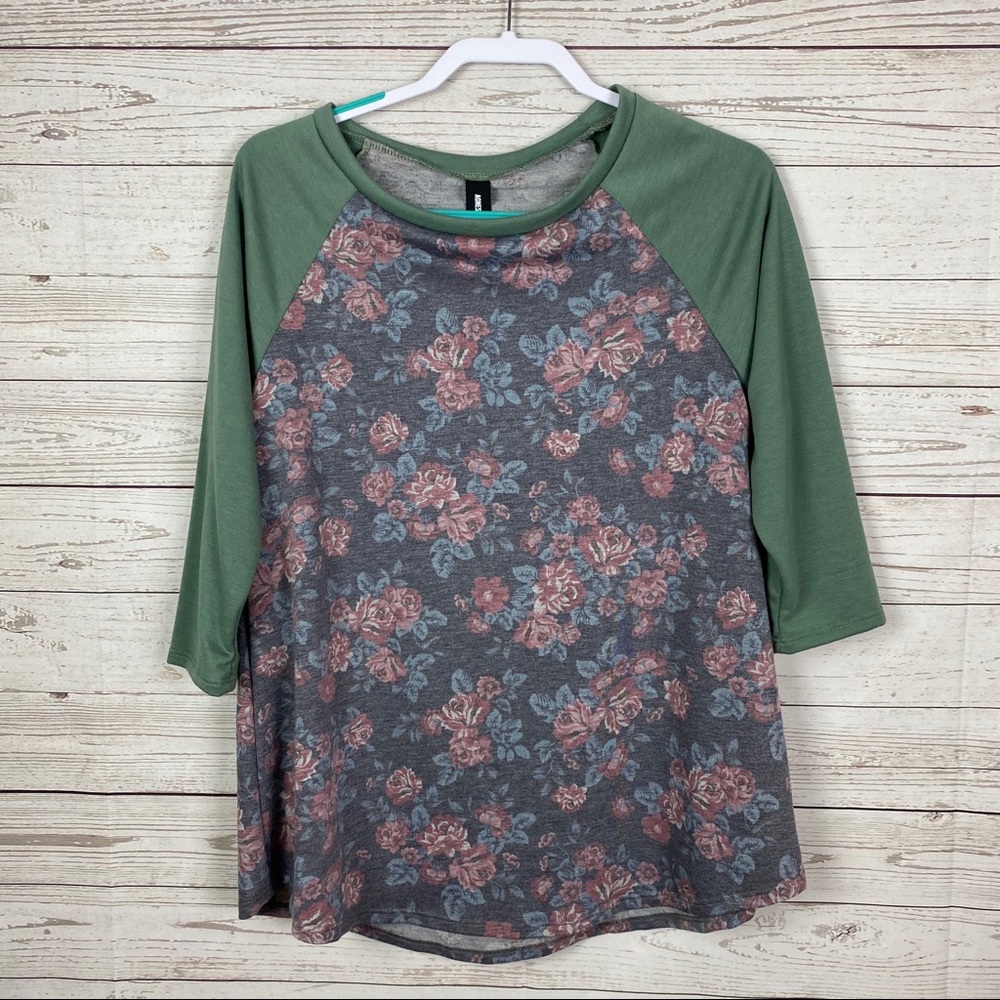 NWT Agnes & Dora Raglan Tee Antique Rose Floral L